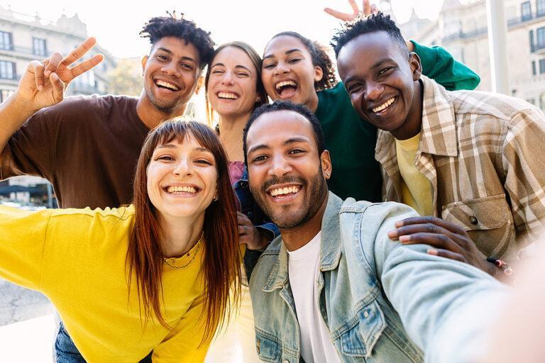 Groupe d'amis séjour au soleiö